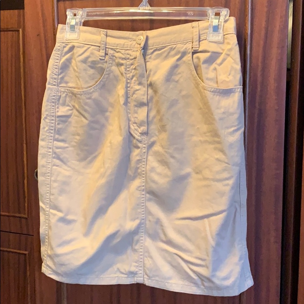 beige skirt